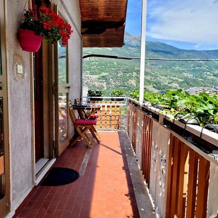 La Casetta Di Giorgia Fenis Exterior foto